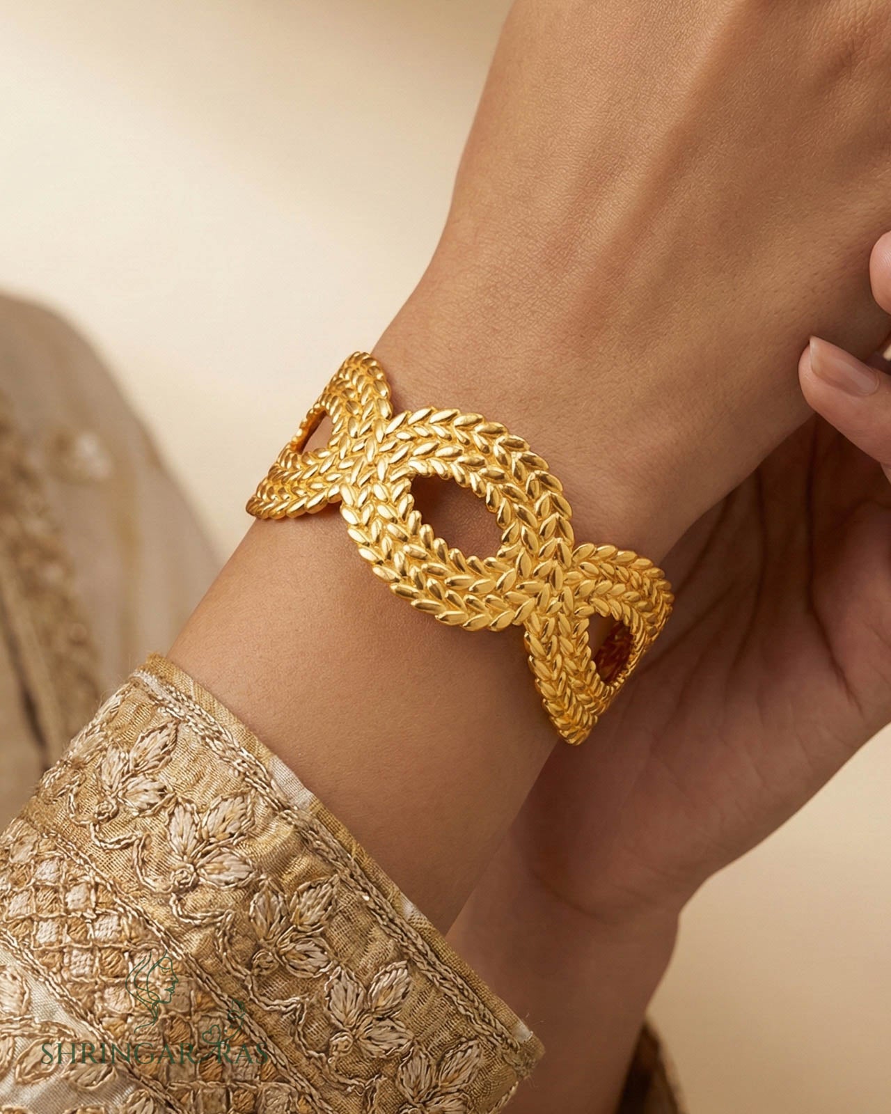 Oval Shape Anti Tarnish Cuff Bangle